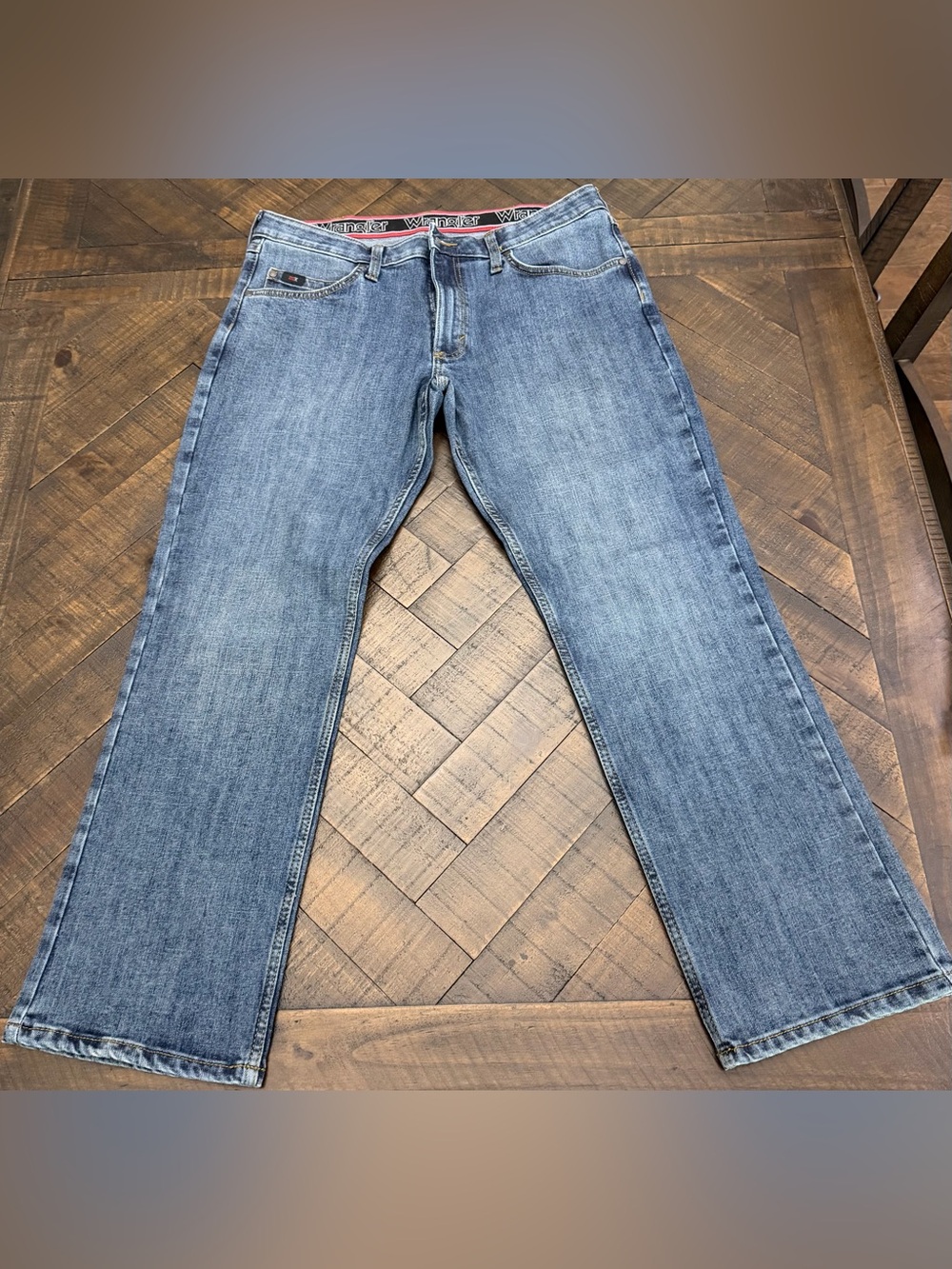 Wrangler Men's Medium Blue Relaxed Straight Jeans 34x30